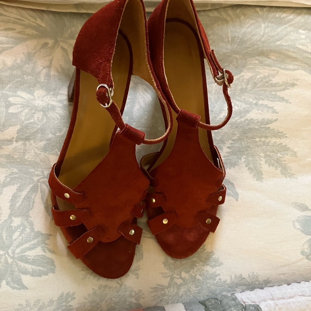 Sezane Clay colored suede shoes with wood block heels, Size 39